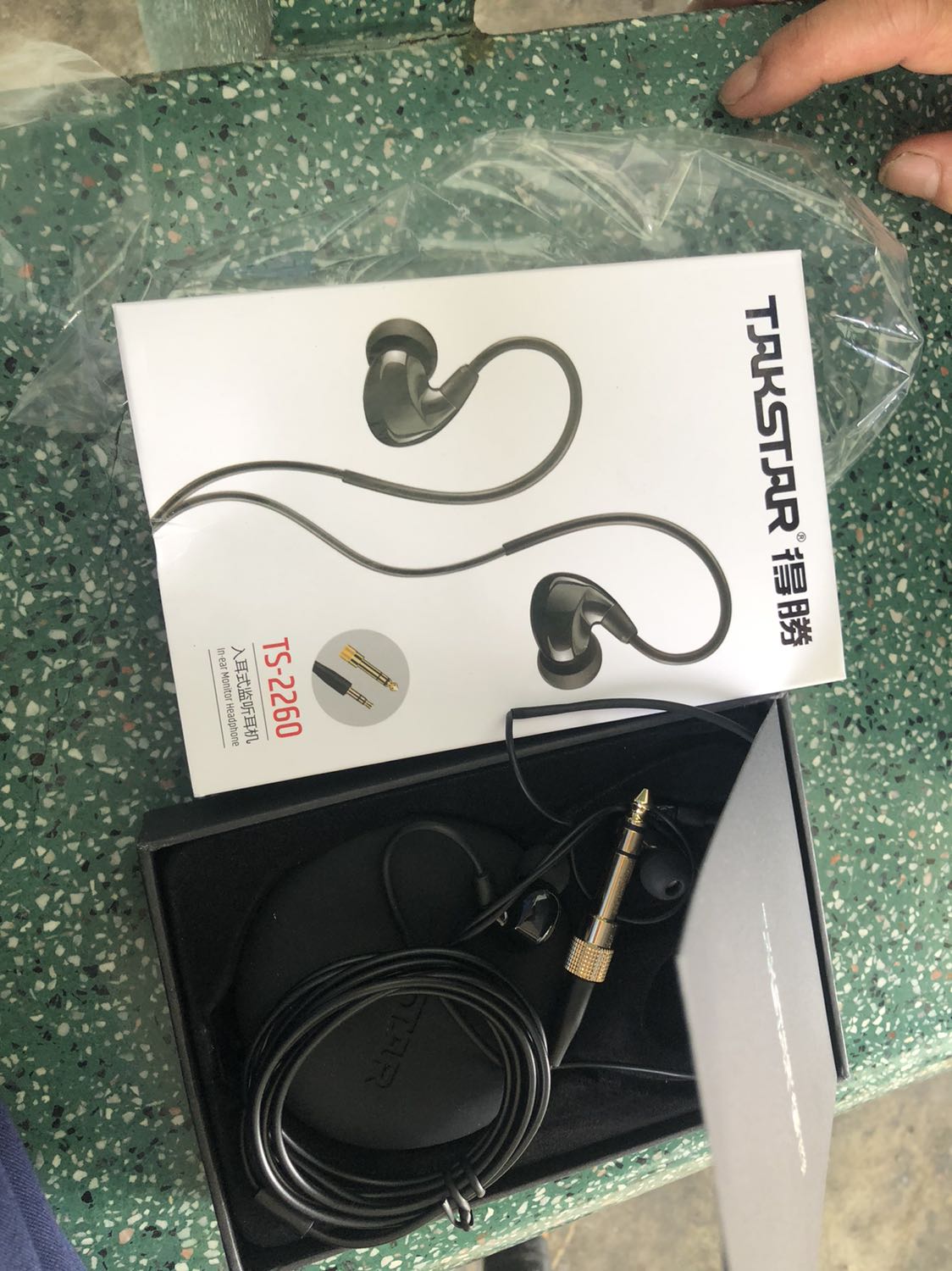 Shop giao lộn hàng rồi nha.yêu cầu đổi hàng gấp giúp mình. Shop giao lộn hàng rồi nha.yêu cầu đổi hàng gấp giúp mình.