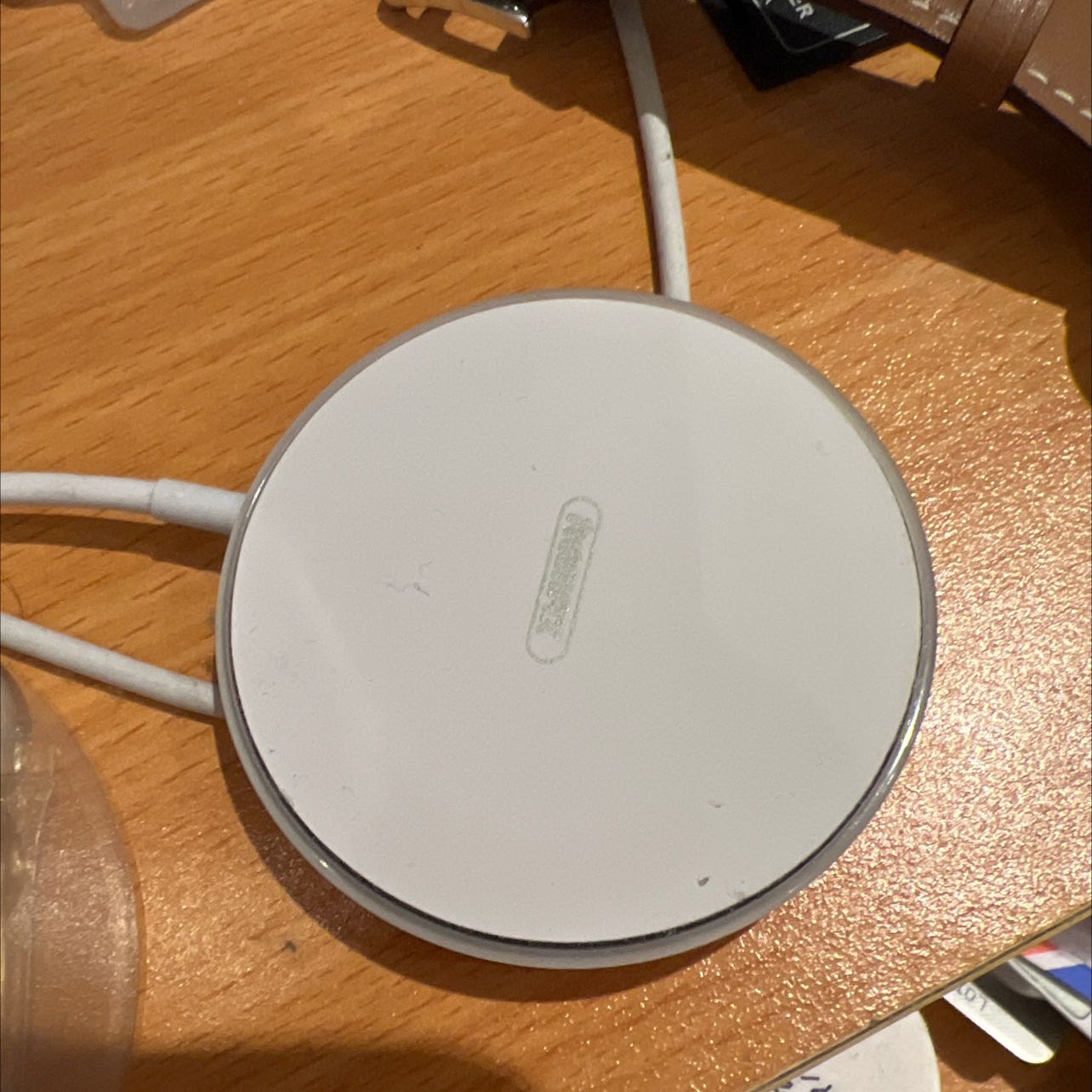 Mua về chỉ để sạc airpod, sạc ip13 chậm nên k biết do gì, củ sạc thì 18w rồi