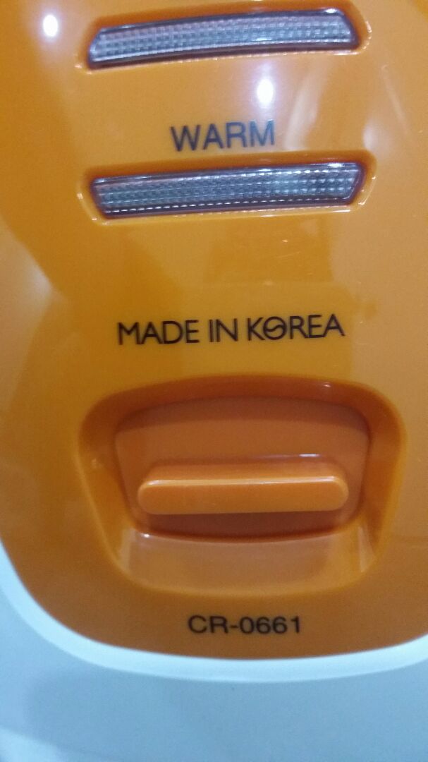 Mới nhận hàng. Thấy hơi thất vọng vì sai lệch mã sản phẩm thực tế với mã ghi trên web. Mã trên web là CR-0661O, trong khi mã thực tế là CR-0661. Thêm nữa là các chữ in trên nồi là tiếng Anh chứ cũng không phải tiếng Hàn. Không rõ có phải hàng nhập trực tiếp từ Hàn không, hay là sản xuất ở đâu. Mình đã check trên cả 2 trang web của cuckoo là cuckoo.co.kr và cuckooworld.com đều không có sản phẩm nào có mã CR-0661, thay vào đó là mã CR-0661O