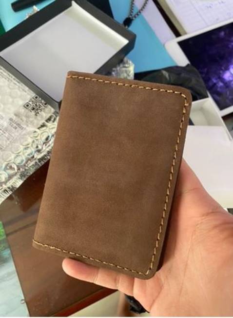 Chất da sáp mềm mịn, ví nhỏ gọn nói chung là ổn ápd