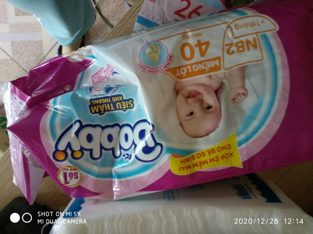 miếng lót thấm hút khá tốt. tuy nhiên thi thoảng hạt gel bị bung ra ngoài để lại li ti trên da bé. mua hàng tiki nên khá yên tâm miếng lót thấm hút khá tốt. tuy nhiên thi thoảng hạt gel bị bung ra ngoài để lại li ti trên da bé. mua hàng tiki nên khá yên tâm