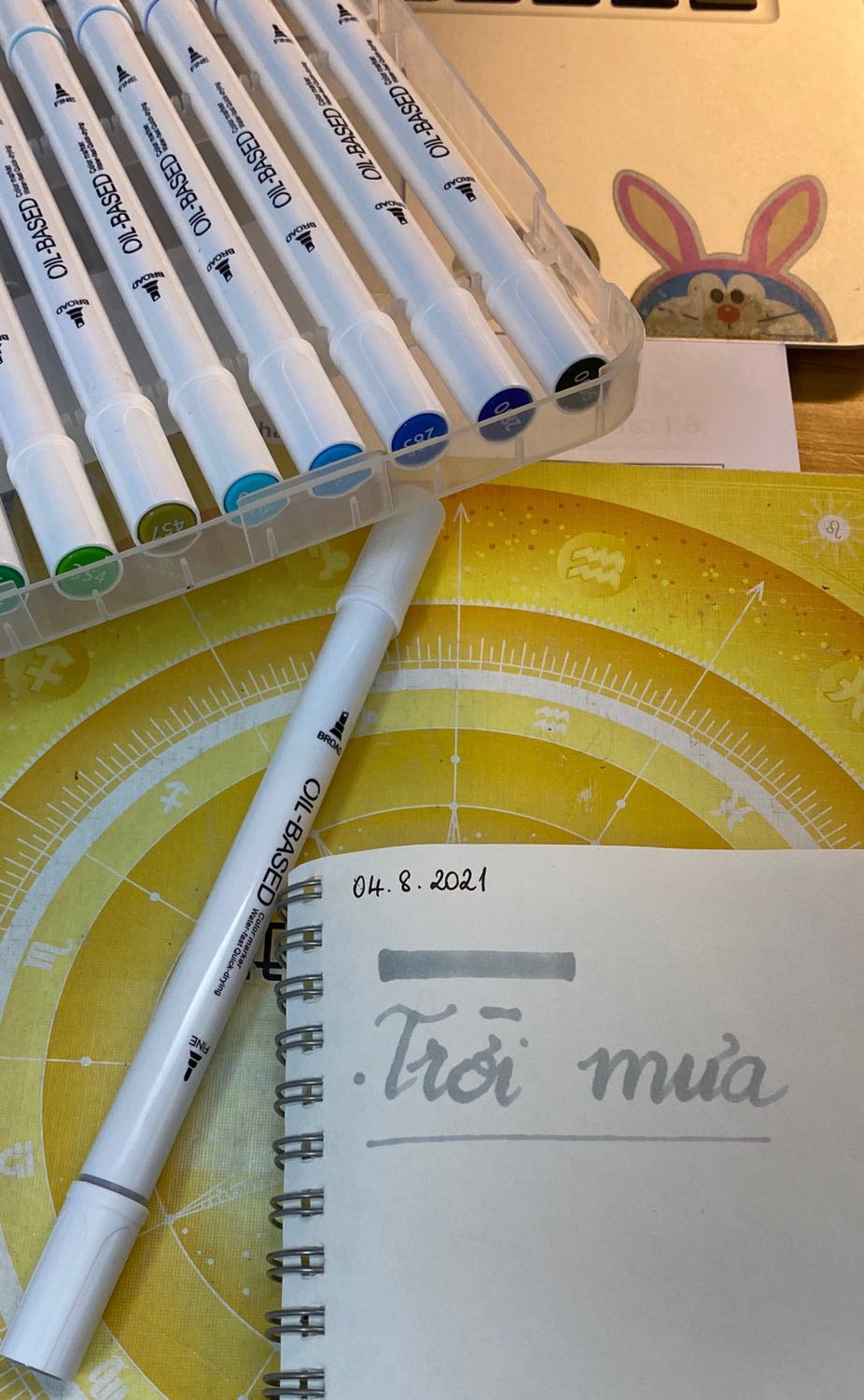 Hộp cứng cáp, mới, màu đẹp và chất lượng. Không nồng mùi cồn nhiều. 
Tiki NOW chưa bao giờ làm mình thất vọng vì hôm qua đặt hôm nay đã có. Mùa này chỉ tin tưởng một mình TIKI.