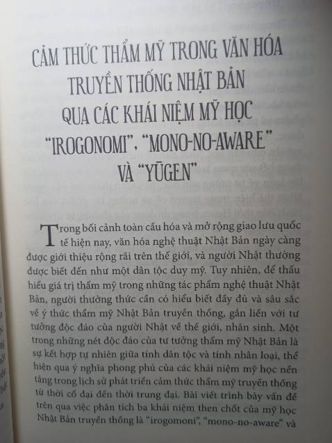 Sách rất hay, lượng kiến thức nhiều, văn phong của cô vừa hoa mĩ vừa giản dị nên rất dễ hiểu.