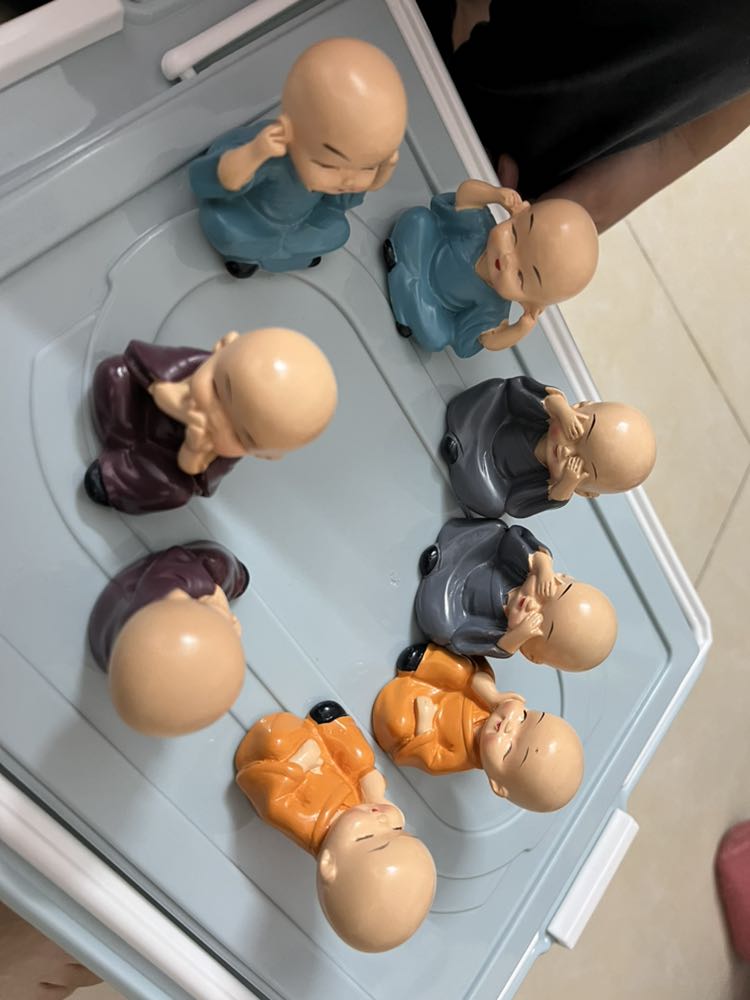 Bộ này shop không giao cho mình mà giao 2 bộ 4 chú tiểu tứ không giống nhau.