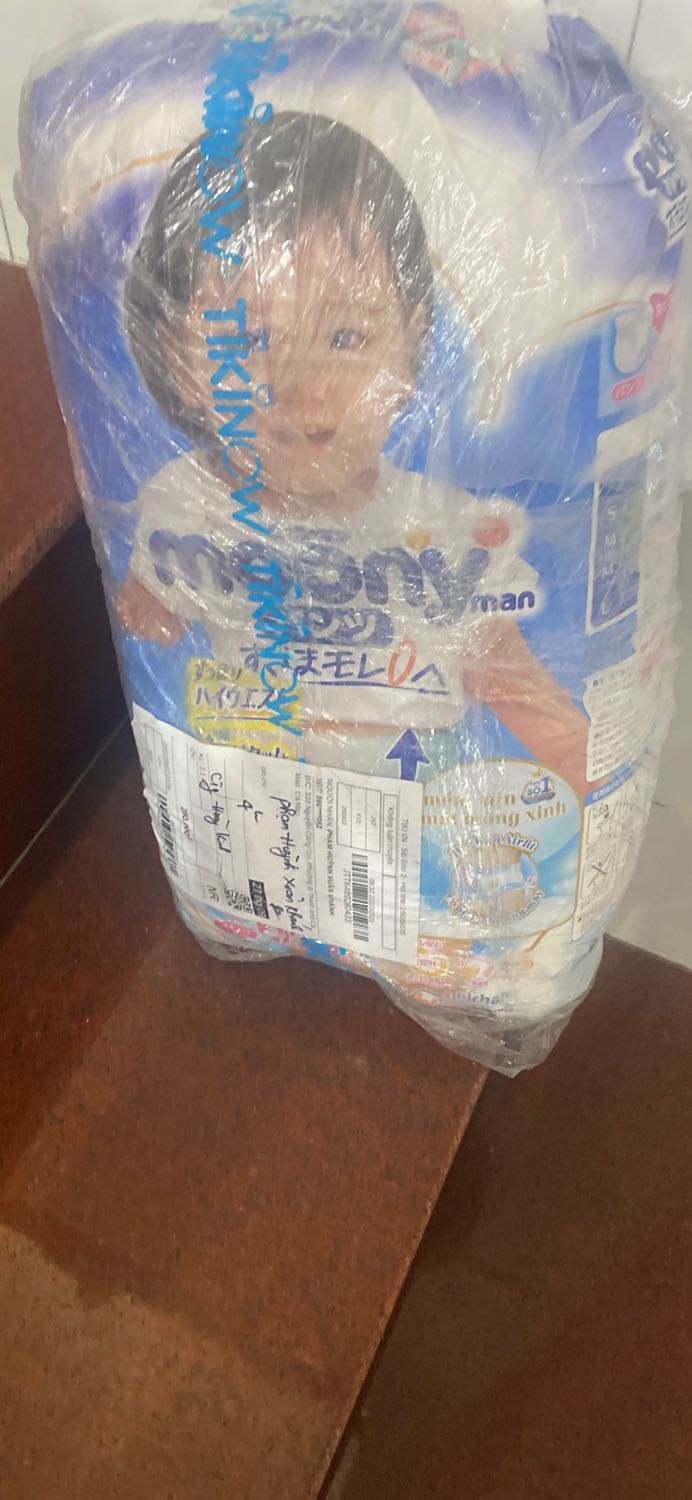 Thật sự chán việc giao hàng của tiki, đó giờ luôn tin tưởng tiki vì sp chất lượng, nhưng đợt dịch giao hàng chậm trễ kinh khủng, đơn hàng đặt 9/9 mà 24/10 mới nhận dc, như ***, *** vì dịch cũng giao chậm nhưng ko thể chậm kiểu gần 2 tháng như tiki, tiki giờ cũng ko còn nhiều khuyến mãi tốt như trước nữa dù sp vẫn chất lượng nên dạo này mua hàng tiki ít luôn. Nếu tiki ko chấn chỉnh thì chắc ko ai mua đồ tiki nữa đâu. Đang cần gấp mà giao gần 2 tháng, thương tình bạn shipper cực khổ ko thì boom hàng cho bỏ ghét rồi