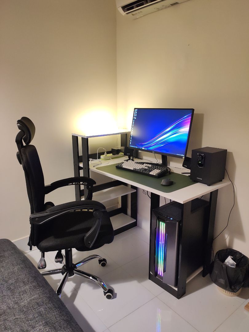 sản phẩm khá đẹp, nhìn rất sang trọng cả 2 màu. Tuy nhiên độ sần trên tấm lót ở mặt xanh không đc smooth lắm khi dùng chuột