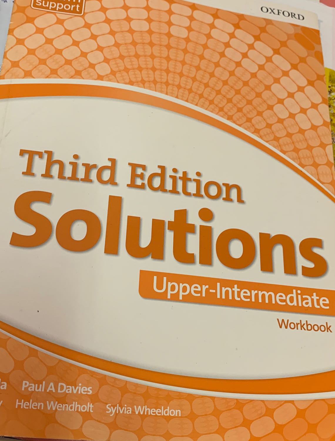 Giao hàng nhanh. Mua lúc sale off 49% nên giá tốt. Tuy nhiên, cuốn này ko in màu như second edition.