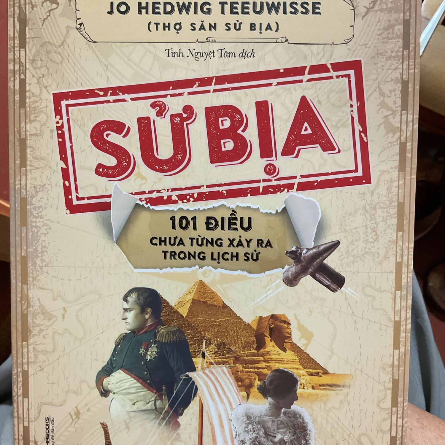 Sách hay (chỉ nói "bịa" ở Tây phương)