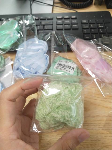 Gói hàng chỉnh chu lắm, màu sắc tươi đẹp lắm nè, còn được shop tặng thêm 1 cái cùng màu nữa, thích lắm 🥰🥰