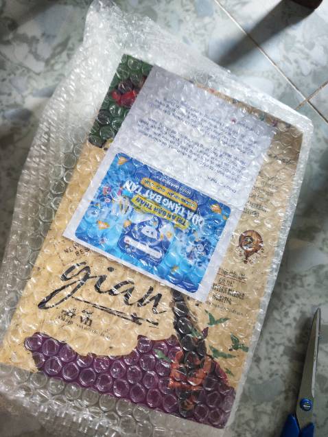 Giao hơi chậm, đóng gói cũng k tốt cho lắm, sách nguyên seal, mới cứng