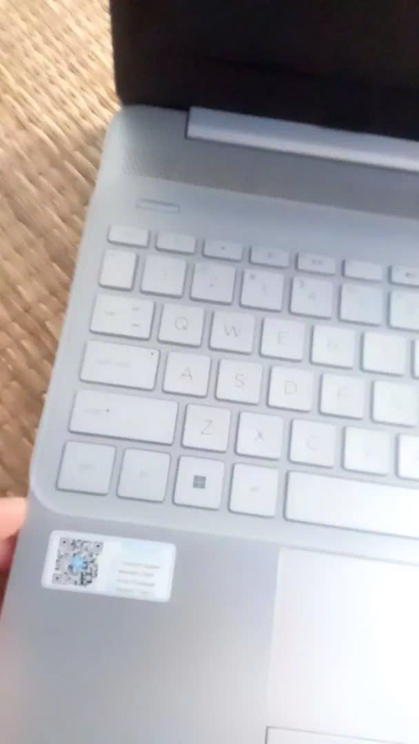 Giao hàng nhanh , miếng dán vừa khít luôn nha , gõ chữ khá ổn , cảm ơn và chúc shop làm ăn thuận lợi mình đánh giá 5 sao nha.