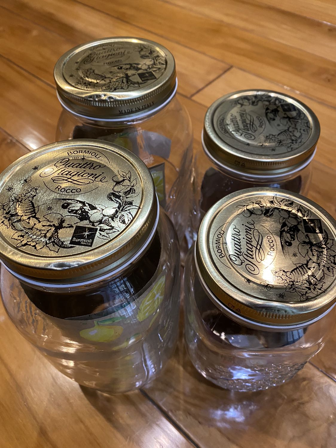 Đã ship đổi hàng, tuy nhiên hàng mới vẫn bị móp nhẹ.