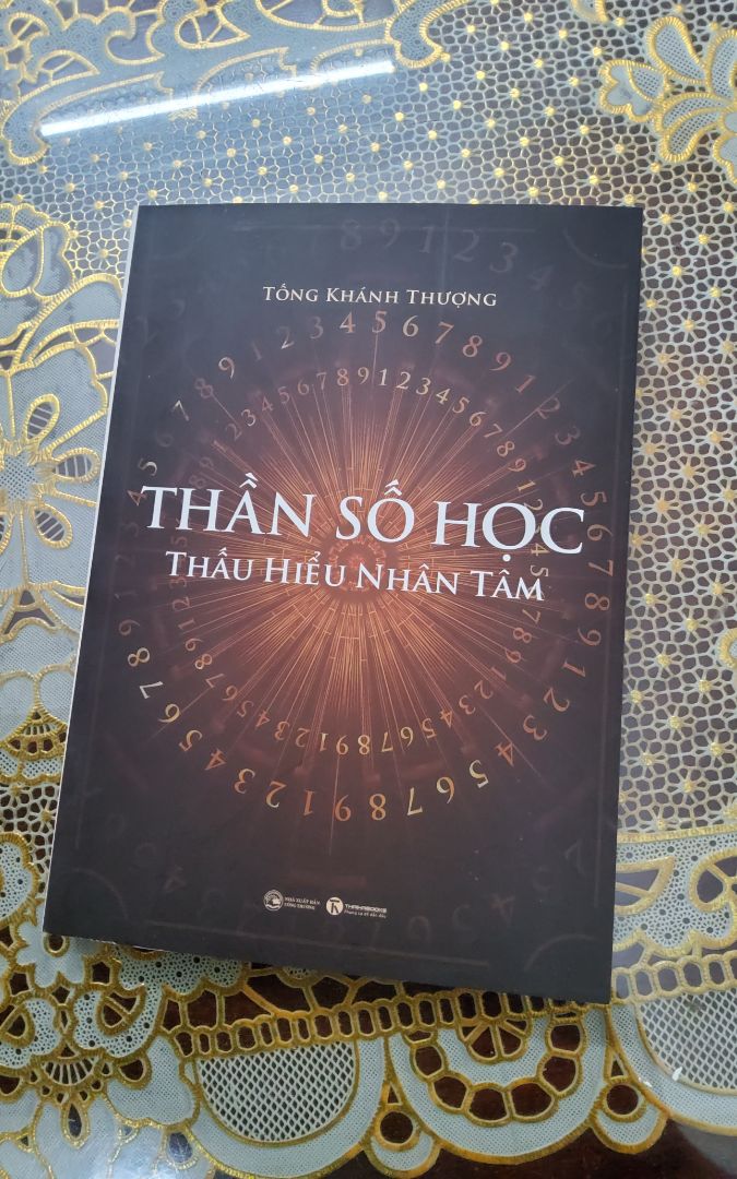 - Nội dung sách rất hay về độ chuyên môn dành cho những người đang tìm hiểu, học hỏi về bộ môn khoa học Numerology (Thần số học hay Nhân số học)
- Sách bìa mềm, in đẹp, trình bày trang nhã.
- Biết ơn vì có cơ hội mua được quyển sách thiết yếu, như ý mong cầu với giá ưu đãi giảm so với giá bìa.
