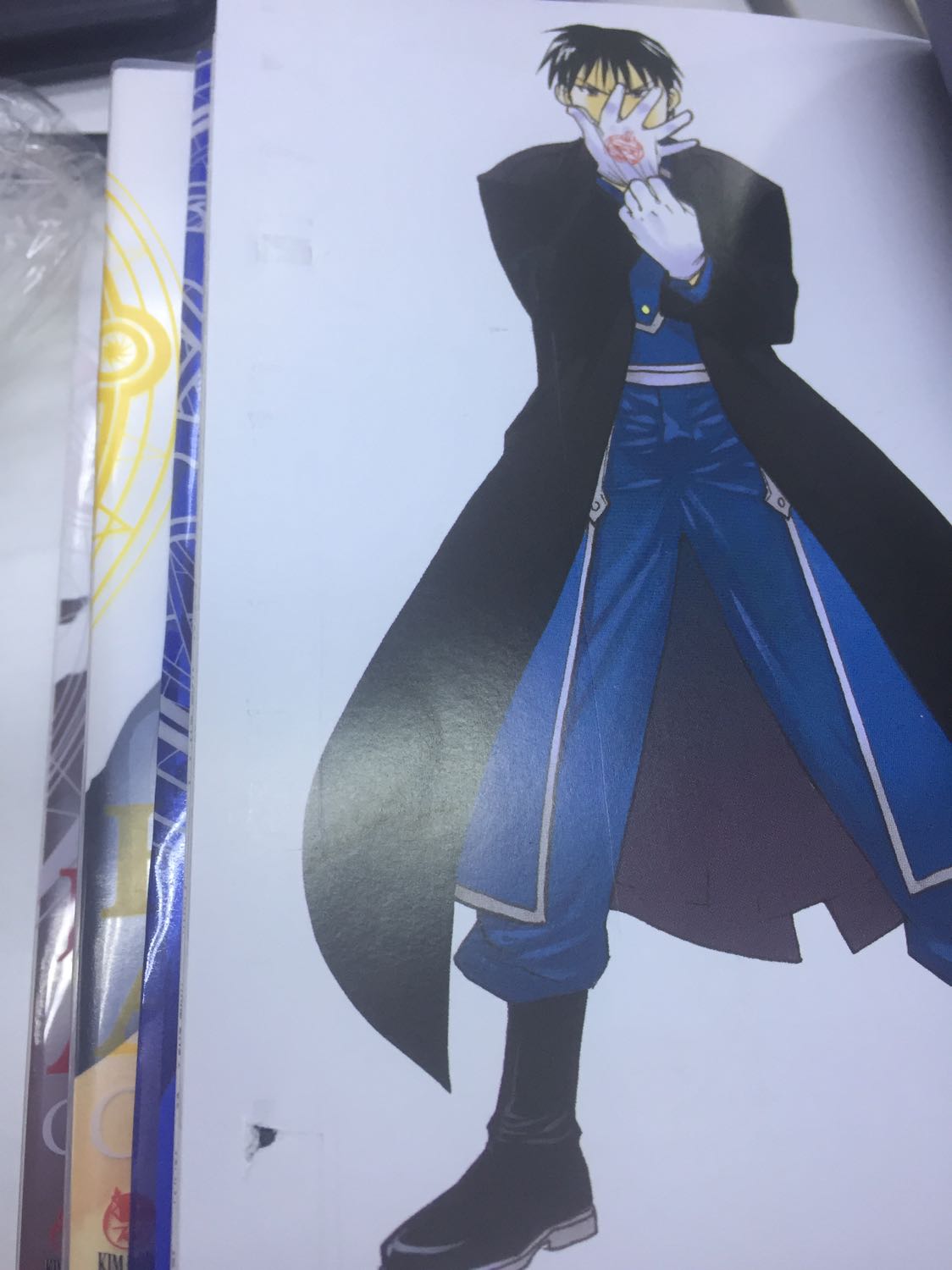 Mình mua 3 cuốn 1 2 3, sau khi mở bọc nilon ra thì mới thấy cả 3 hình màu phía trong đều bị bẩn. Dính dấu tay đen. Đặc biệt cuốn 3 lủng 1 lỗ như hình. Cái này là do khâu sản xuất rồi. Vì đây là sản phẩm cao cấp nên ko hài lòng với cách làm việc của Kim Đồng cho lắm.