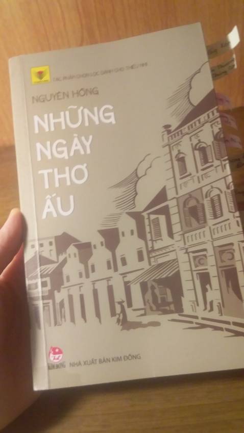 Sách nhỏ gọn . Văn của Nguyên Hồng cá nhân mình hay và dễ gần vì đa phần đều gắn bó với người mẹ . Chũ in sắc nét bìa trang trí đẹp . ( sách mình đã dán gáy )