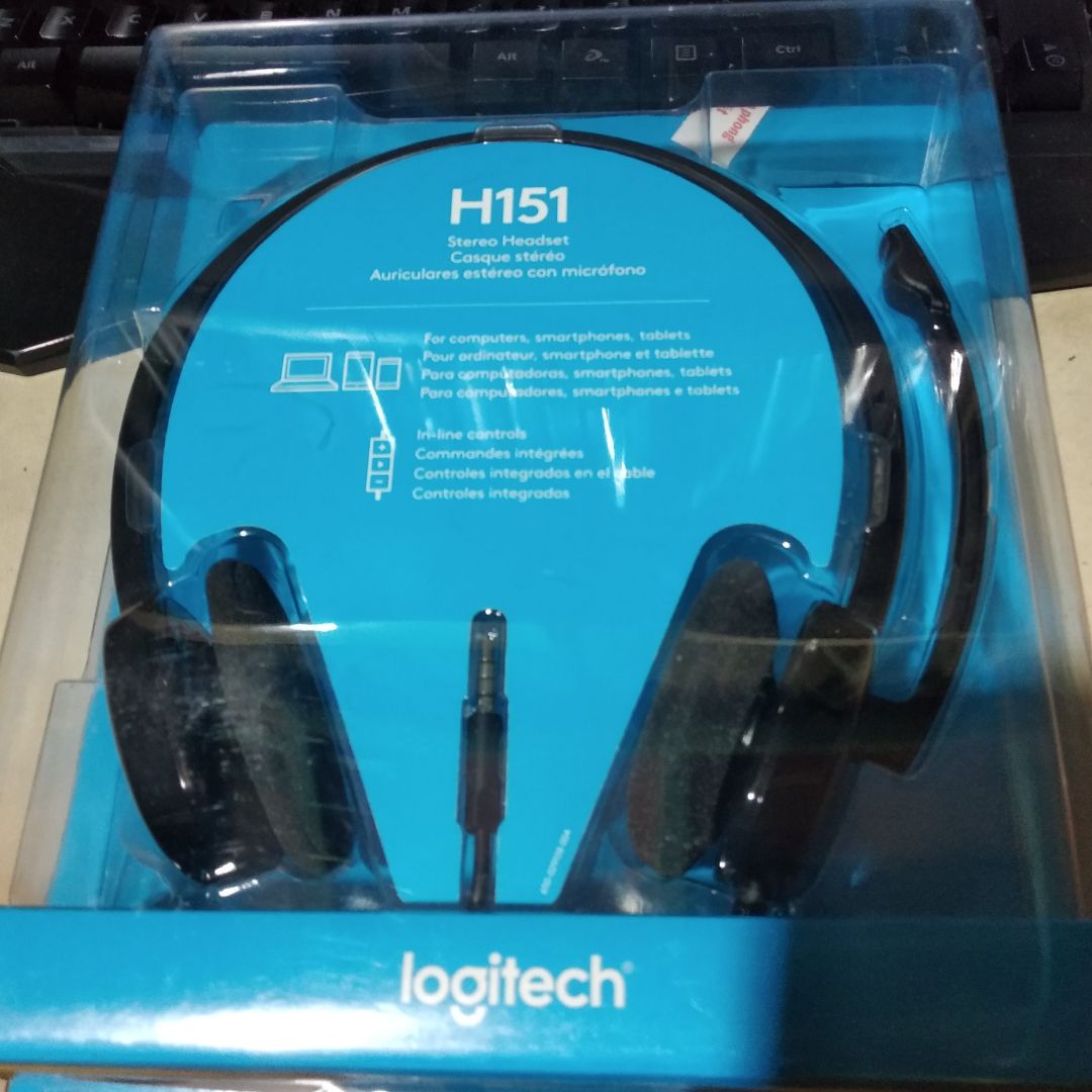 Hàng gói ok, đóng gói và vận chuyển ok. Vì tai nghe giá rẻ nên mic cũng thường thôi Hàng gói ok, đóng gói và vận chuyển ok. Vì tai nghe giá rẻ nên mic cũng thường thôi