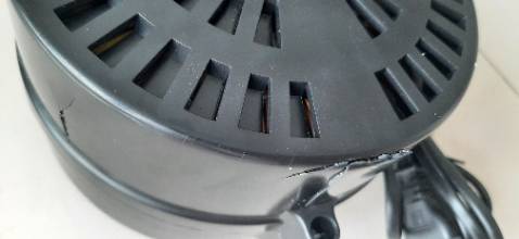 Vừa nhận hàng mở ra chưa xài đã nứt thấy luôn lõi bên trong