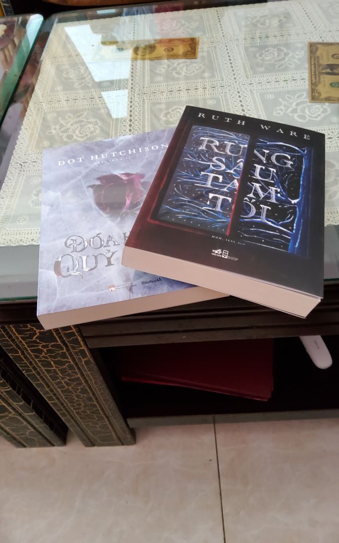 Sau cuốn Cô gái trong cabin số 10,cuốn này chắc cũng sẽ hấp dẫn như vậy,truyện trinh thám,tâm lý có pha chút hồi hộp,bí ẩn. đáng mua.
giao hành nhanh,nhân viên giao hàng của Tiki vui vẻ,nhiệt tình,cẩn thận lắm.