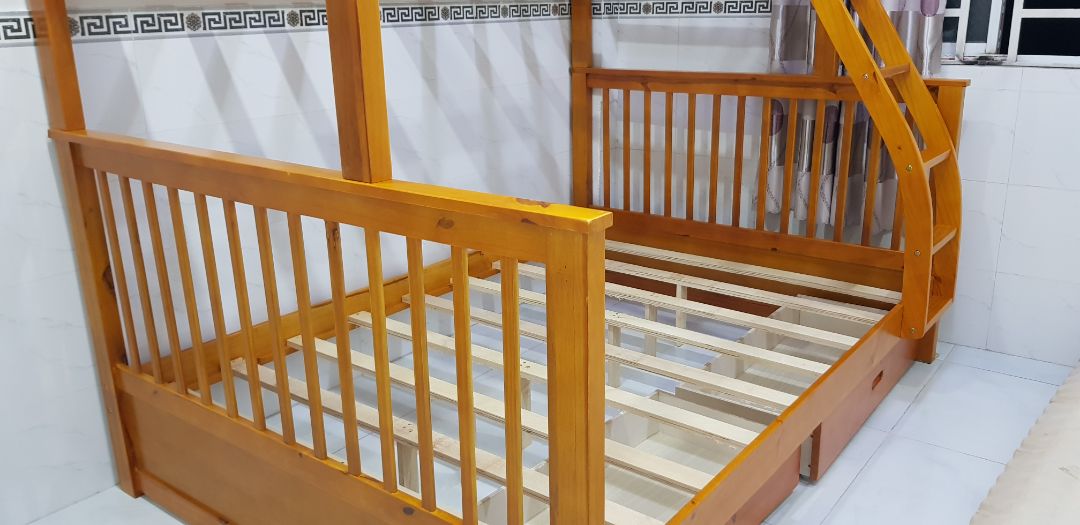 ổn. shop giao thiếu vào món, nhưng đã bổ sung. giường khá chắc chắn. 
Lưu ý. là không dùng chiếu được, do chỉ giường hở rộng. nệm thì đỡ ổn. shop giao thiếu vào món, nhưng đã bổ sung. giường khá chắc chắn. 
Lưu ý. là không dùng chiếu được, do chỉ giường hở rộng. nệm thì đỡ