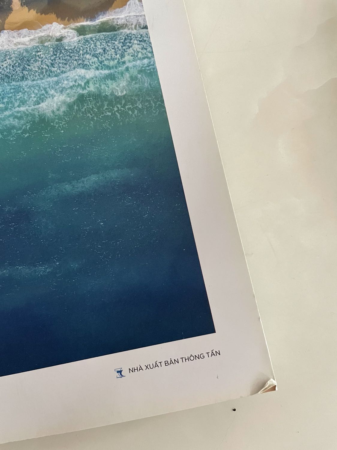 Gáy tạp chí thì rách, cả quyển thì cong veo, vậy mà tiki cũng duyệt để ncc này bán cho khách hàng thì quá tệ