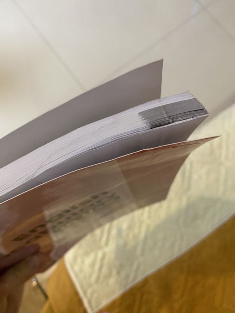 Sách bị ướt, shop làm khô và gửi cho mình. Xử lý đổi trả thủ tục lằng nhằng k chấp nhận nổi. Thật thất vọng!