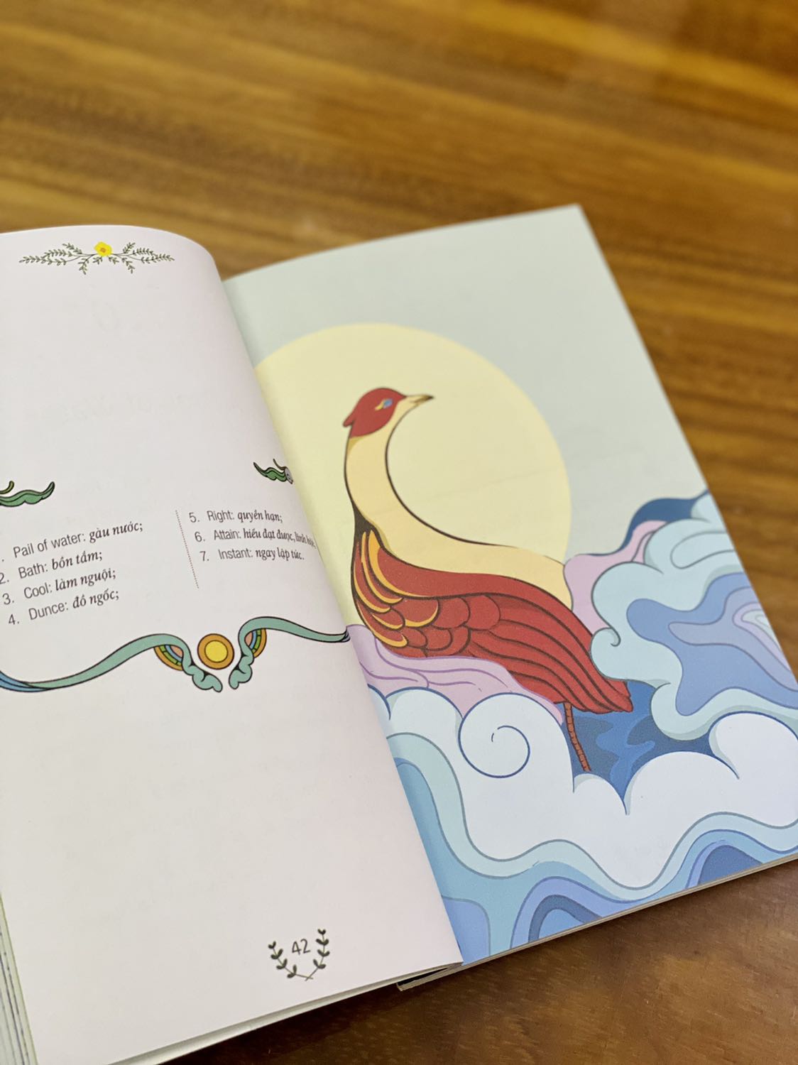 - Fahasa giao hàng chậm hơn dự kiến 1 ngày, giao ngoài giờ hành chính (khá trễ) và shipper có thái độ không tốt nên mình không hài lòng cho lắm. Thùng hàng được đóng gói chắc chắn, đính kèm hoá đơn đầy đủ. Đơn này mình đặt 3 quyển, tất cả đều được bọc chống sốc, 2/3 quyển được bọc màng co. 
- Sách khổ nhỏ, bìa mềm, chất lượng giấy tốt, in màu toàn bộ, ảnh minh họa đẹp xuất sắc và được tặng kèm 1 bookmark như ảnh. Nội dung sách là những bài học ý nghĩa trong cuộc sống từ Phật giáo và Thiên chúa giáo được trình bày song ngữ, phần đầu là tiếng Anh, phần sau là tiếng Việt. Sách giúp mình vừa rèn luyện đạo đức vừa trao dồi thêm vốn từ vựng tiếng Anh nên bản thân mình rất hài lòng ??