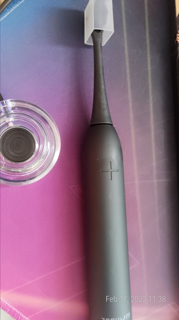 sản phẩm thấy chất lượng và đẳng cấp, từ box, hướng dẫn, app để active warranty, rung thấy rất mạnh nhưng chưa xài loại khác nên ko biết so sánh sao.
đế xạc không sâu và nhẹ, nên dễ ngã khi vô tình đụng