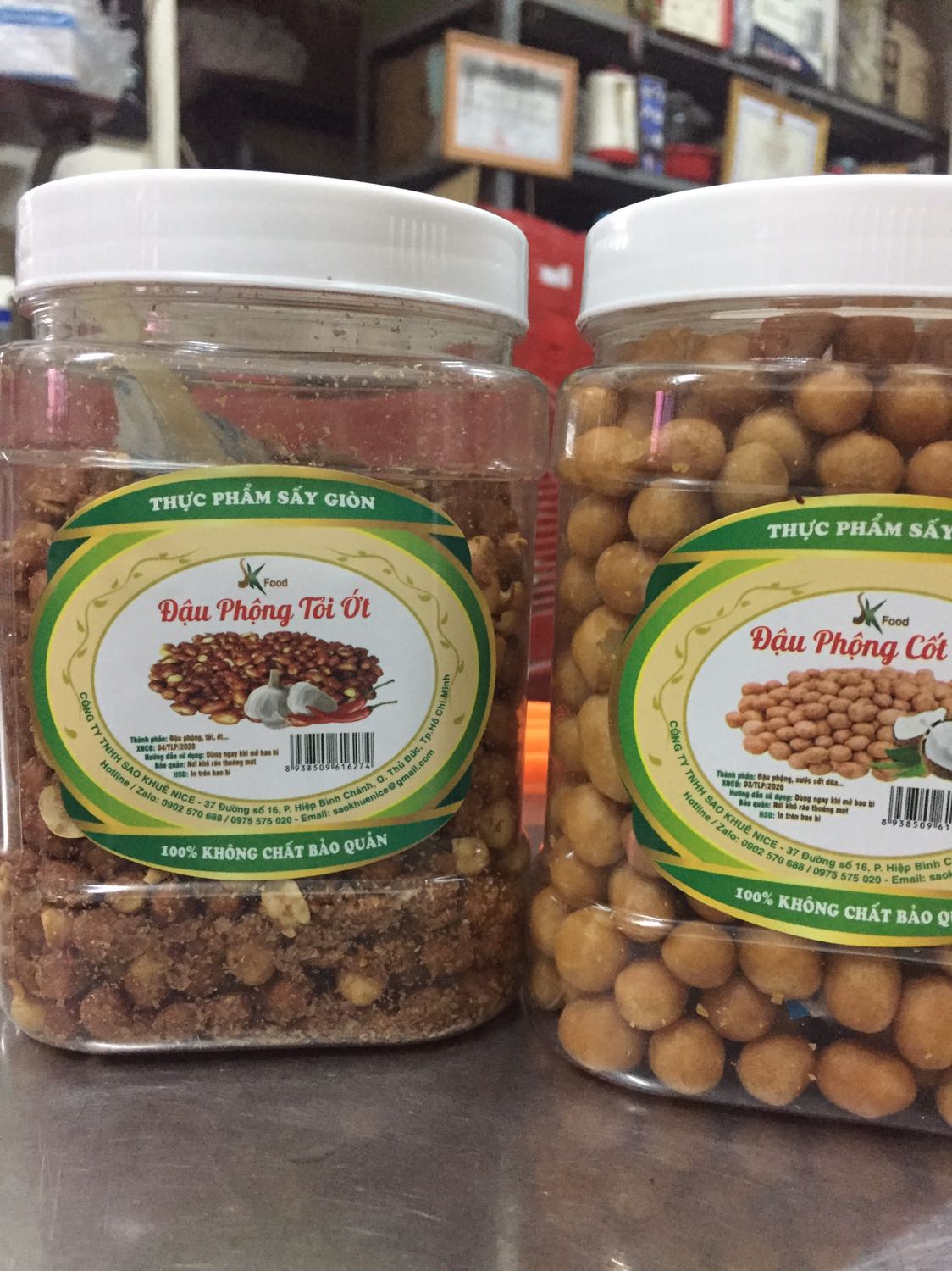 Hạt đậu không bị hư. Lớp vỏ lụa dễ bong. Hạt đậu chưa chín hết khi rang.