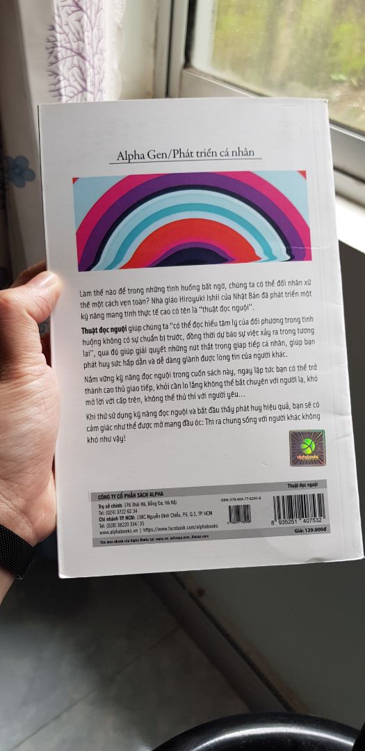 sách này mình ko đánh giá về nội dung, vì chưa đọc, nhưng mà đóng gói thì hơi tệ  nên chỉ ở mức này thôi. May là bìa ko rách hay móp quá nhiều, chứ với mức
 giá như vậy mà nhận quyển sách ko đc giữ cẩn thận thì có hơi thất vọng