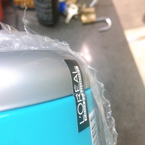 Sản phẩm bên ngoài đóng gói rất cẩn thận nhưng tại sao Tem lại bị cắt
Này là dùng dao rạch nhưng rõ ràng tem hk còn nguyên vẹn. 
Lý do là vì sao ạ?
Tôi rất nghi ngại về chất lượng hàng bên trong. 
Mong đc phản hồi sớm nhất có thể.