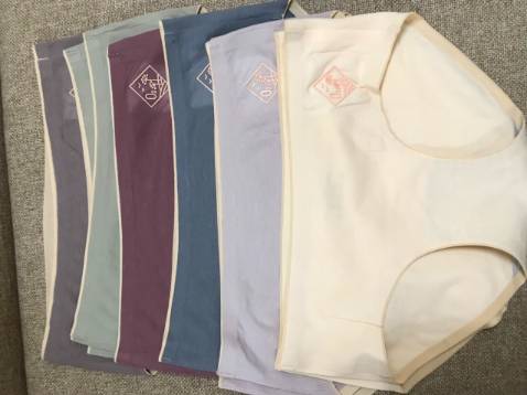 Shop gửi hàng nhanh, đặt hôm trước hôm sau đã nhận được luôn rồi, quần khá êm, rất mềm, nhẹ nhàng, đáng mua nhé mọi người. Được cái mua hàng trên tiki rất yên tâm nhận hàng như bài đăng.