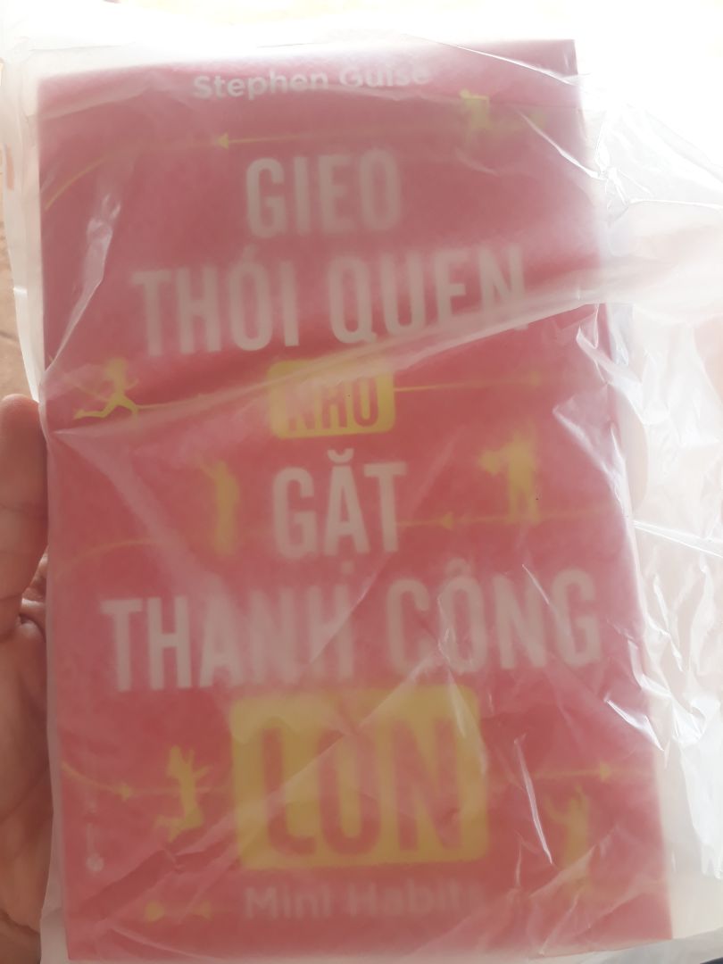 Em mới đọc trang đầu tiên thôi mà cũng thấy hay r nhé...!!
Và shop còn gói kỹ càng,đẹp lắm ạ...❤
Em đánh giá 5 sao nhé❤