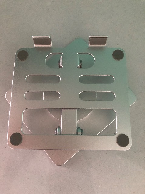 Giá có hơi cao vẫn cầm sp trên tay sử dụng thì rất ưng ý, thiết kế hợp kim nguyên khối kèm silicone chống trầy, đặc biệt cái xoay hữu dụng nhẹ nhàng xoay điều chỉnh, sp bá cháy quá shop tặng 5*