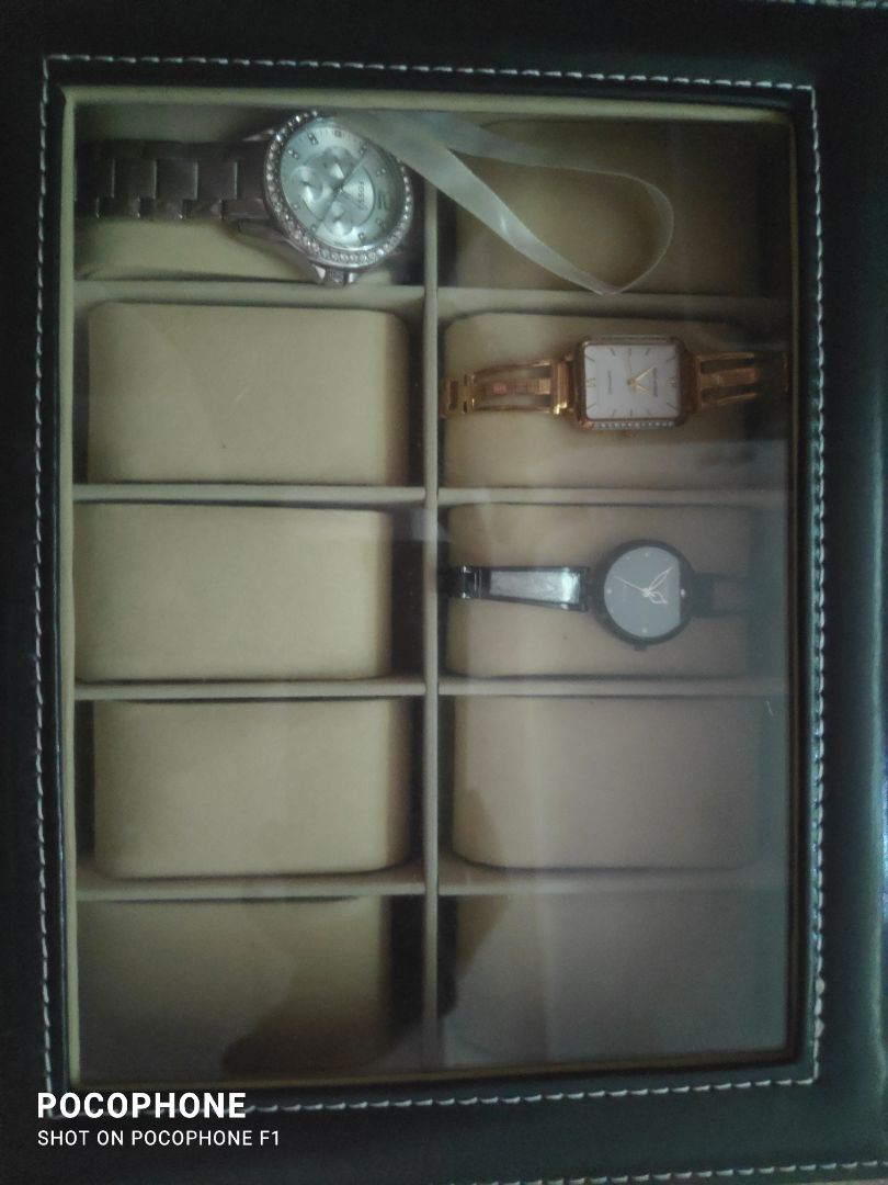 Hình dáng sang chảnh. đựng đc 10 chiêc đồng hồ theo ý.