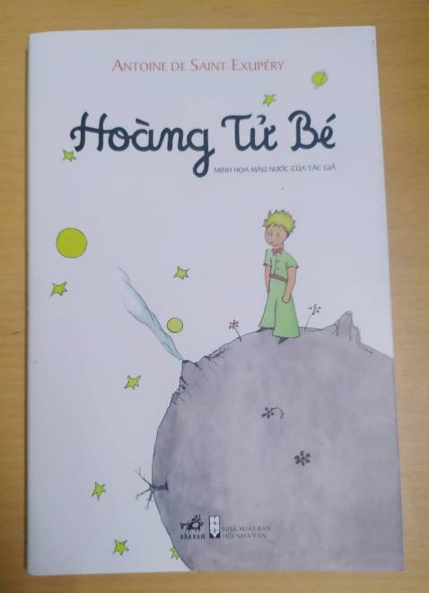 Cuốn truyện từng đọc 2 lần, lần đầu hồi tiểu học, lần thứ hai là khi học THCS đều là mượn từ thư viện. Thời non trẻ đọc đơn giản chỉ vì niềm ham thích đọc truyện, lần 2 đọc lại nghiền ngẫm ra một vài điều và nhận ra nó không chỉ là truyện thiếu nhi. Lần này mua lại để ngẫm lại dưới góc nhìn của người lớn.