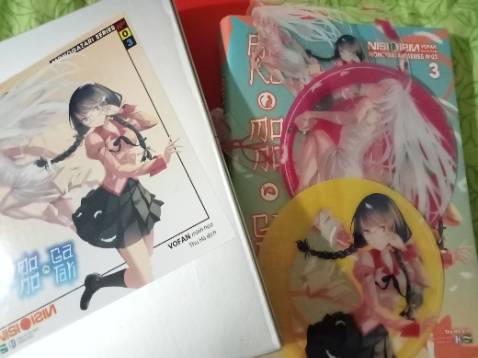 Bìa đẹp, giao hàng nhanh chỉ xước tí thôi, còn lại nguyên vẹn, săn đc gh 3 mà rẻ như này là zui òi:>