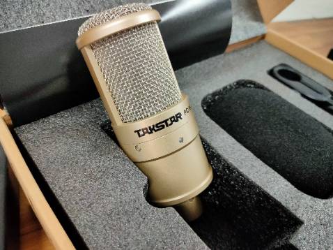 chịu thua mấy ông bà mua hàng thì không chịu đọc kỹ nội dung mô tả của shop, xong rồi về chê không phải lối. sản phẩm của hãng người ta sản xuất bộ sp đầy đủ chỉ có MIC + BÔNG LỌC + GIÁ KẸP MIC chứ làm gì có thêm dây hay đế đâu. Muốn có thì các ông phải mua thêm chứ. Cá nhân tôi thì đánh giá hàng chuẩn 5 sao, chính hãng, dùng kết hợp với sao cạc SCM1 của hãng, hát hay bao phê