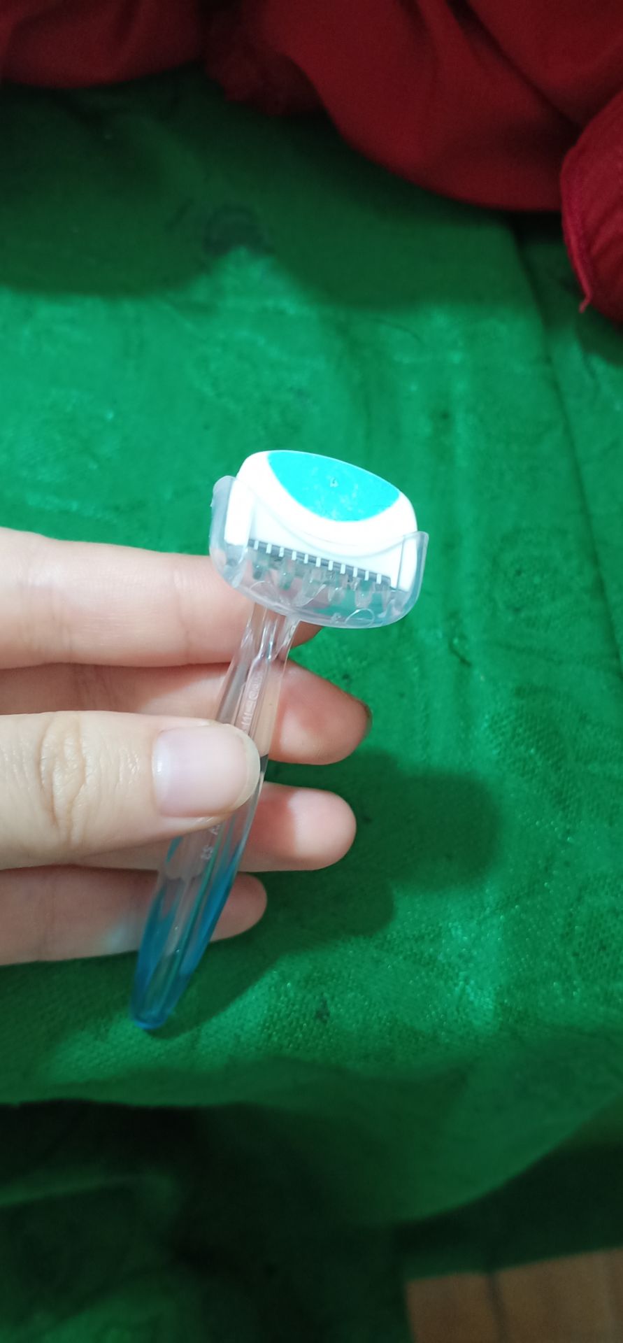 nhỏ gọn,  cạo rất sát, cũng khá rẻ