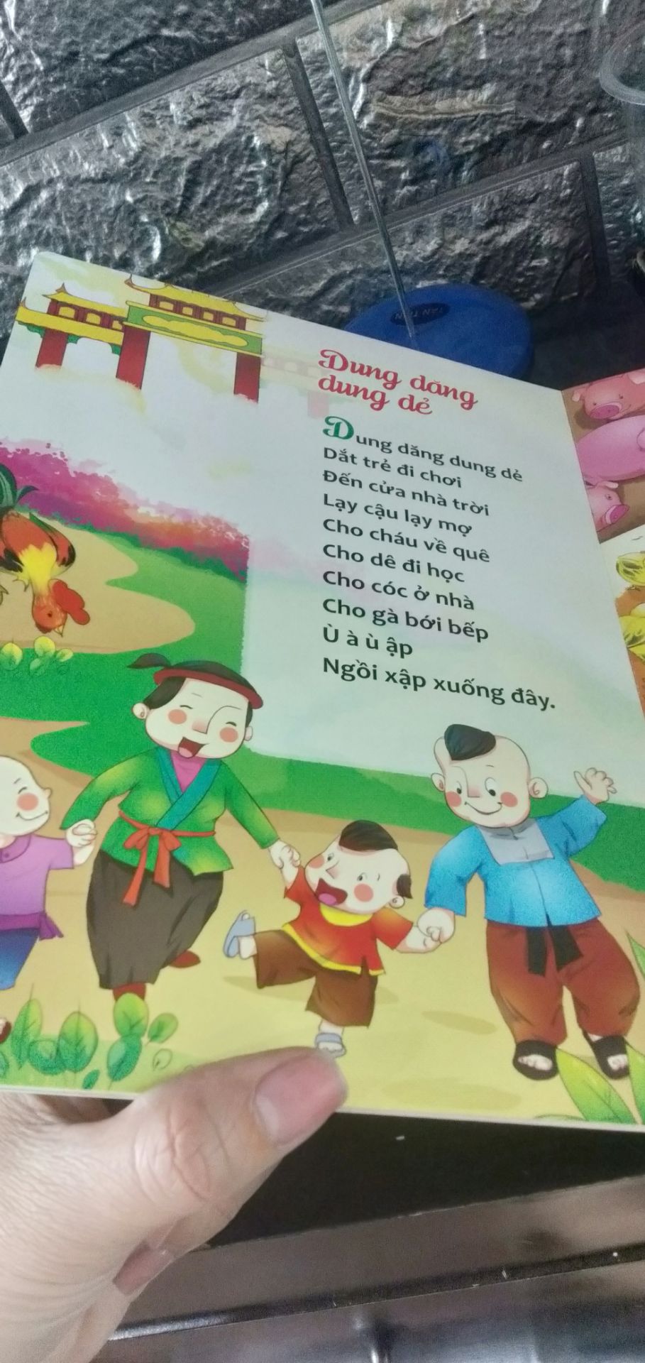 giao trước dự kiến 1 ngày , đóng gói cẩn thận . sách in bìa cứng màu đẹp rõ nét  nói chung đặt hàng trên tiki rất yên tâm về chất lượng.