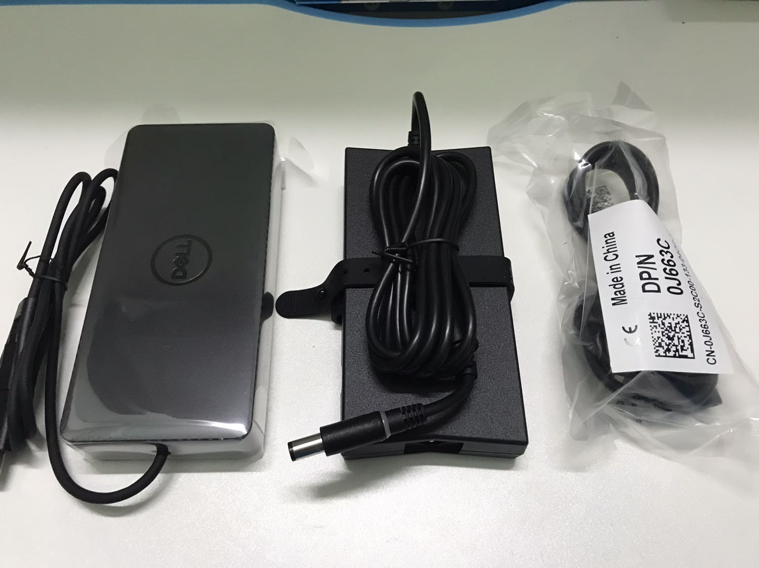 Mua Bộ chuyển đổi Dell Universal Dock D6000 - Hàng Chính Hãng Mua Bộ chuyển đổi Dell Universal Dock D6000 - Hàng Chính Hãng