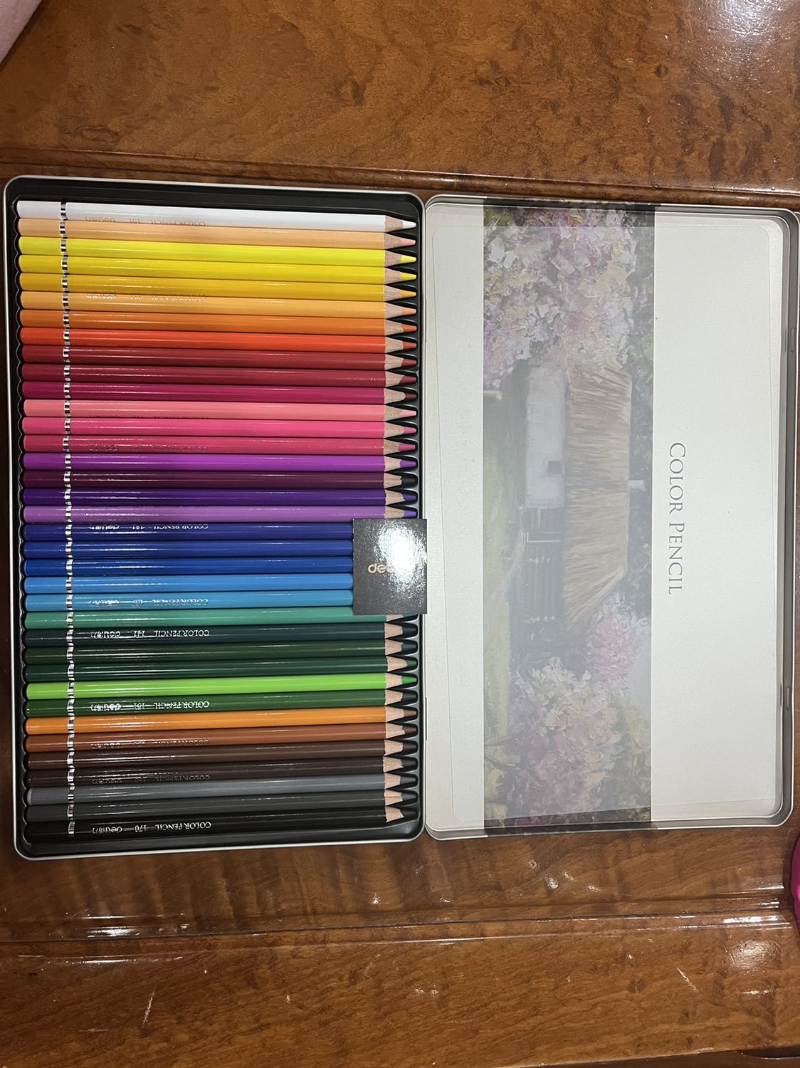 Quá là ghê gớm luôn mn ạ, tiki giao rất nhanh, sp chất lượng tuyệt vời, tô rất mượt ạ! Đây có thể nói là một sp lý tưởng cho những bạn nào thích vẽ màu chì. K có gì để e có thể chê được