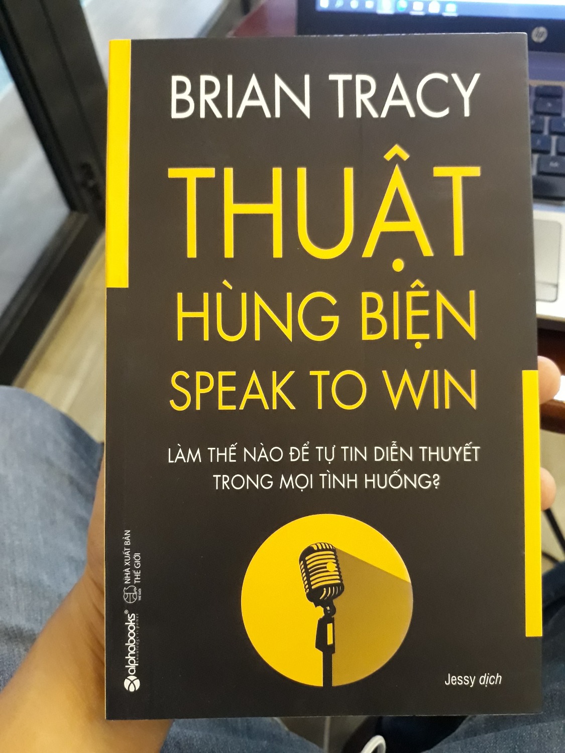 Phía trước sách bị cấn, phía sau sách bị bẩn. Hơi cũ Không có tick book.