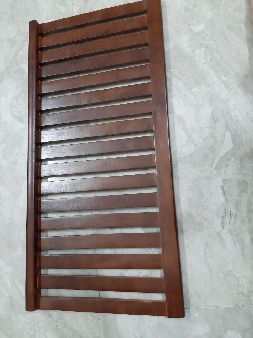 kệ đẹp nhưng có 1 tầng  bị gãy ở 2 đầu ko vặn ốc được, tiki liên hệ đổi hàng cho mình nhé kệ đẹp nhưng có 1 tầng  bị gãy ở 2 đầu ko vặn ốc được, tiki liên hệ đổi hàng cho mình nhé