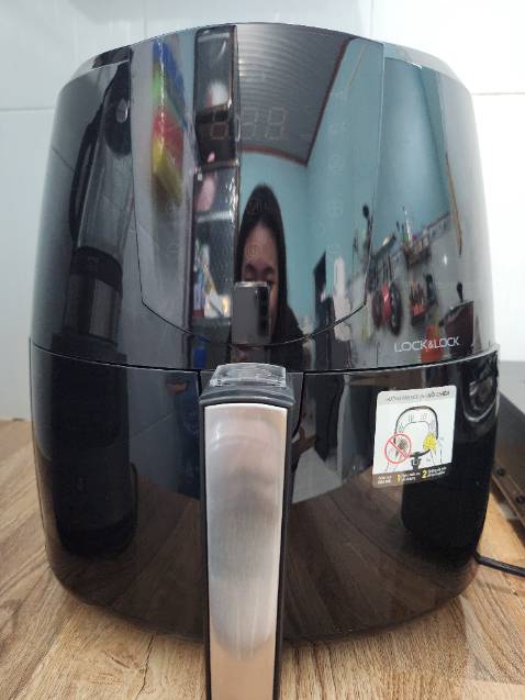 Shop giao siêu nhanh, đặt 11h đêm hôm trước thì 2h chiều hôm sau đã nhận được. Thùng hàng được đóng gói cẩn thận, nguyên vẹn. Shipper nhiệt tình hỗ trợ kiểm tra hàng.
Mình không biết sử dụng, google từ từ cũng ra được món sườn tạm gọi là thành công.
Cảm ơn Tiki