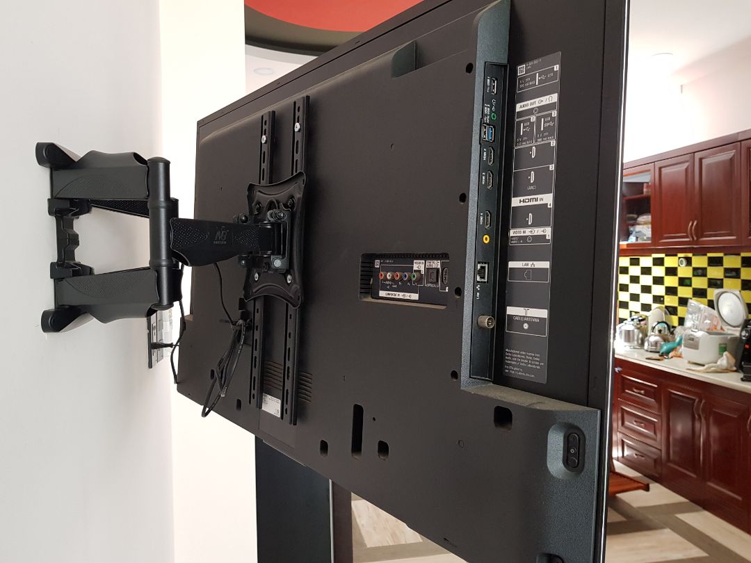 Sản phẩm đầy đủ phụ kiện và đẹp như mô tả. Tiki giao hàng rất nhanh, sớm hơn dự kiến 3 ngày. Khung treo đẹp, chắc chắn, chất lượng xuất sắc và rất dễ lắp đặt. Rất đáng đồng tiền ! Cảm ơn Tiki !