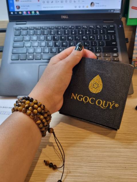 Màu sắc đẹp, thiết kế xinh xắn, tinh tế cho ng trẻ. Hộp cũng xinh nha 🥰