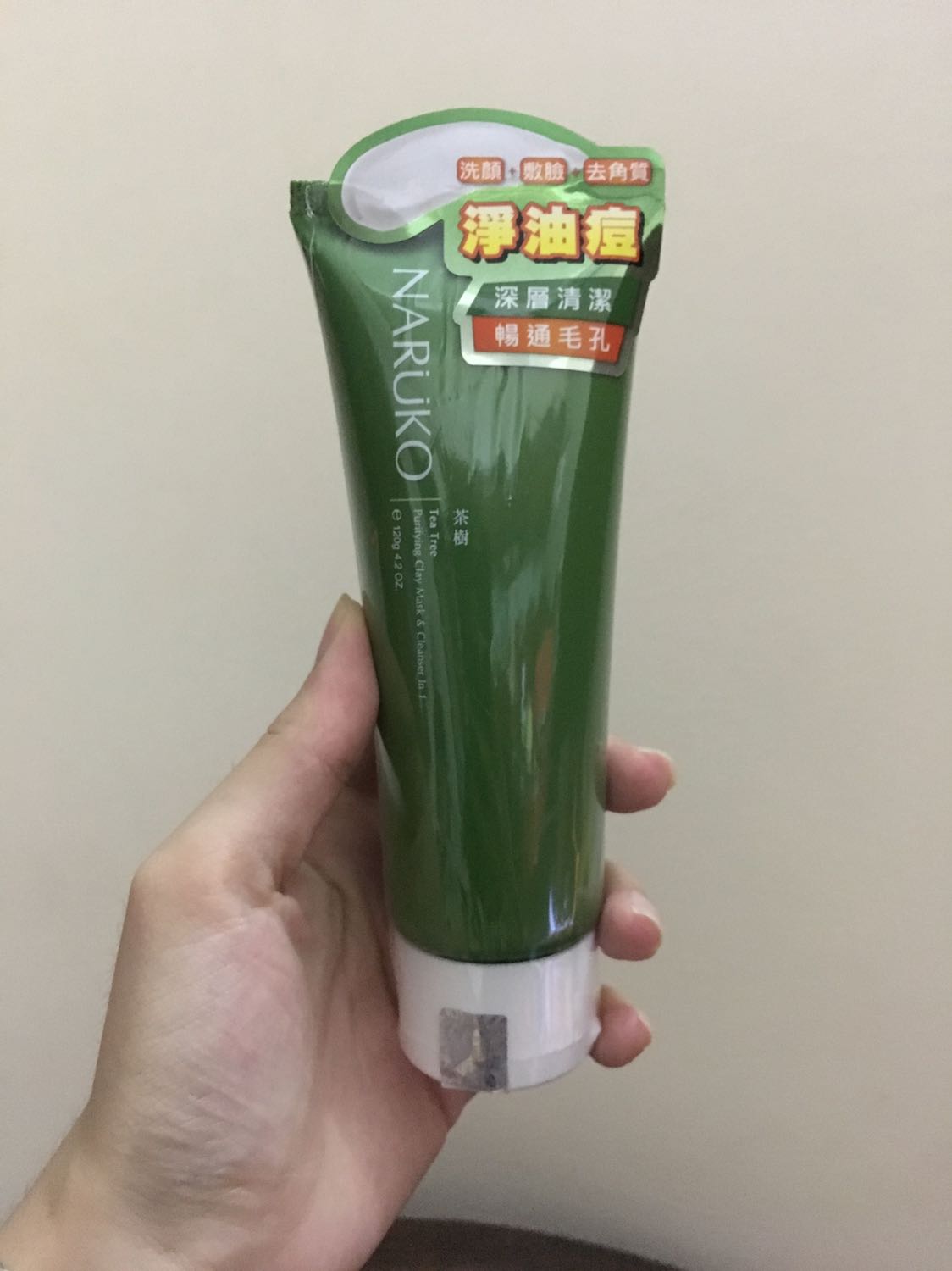 Mình dùng 1 thời gian thì mới mò lên đây đánh giá. Hộp của tiki thì cẩn thận, đề hàng dễ vỡ, nhưng xung quanh lọ srm không có bọc chống sóc. Chất lượng thì mình thấy bình thường, ít bọt và mặt mình vẫn lên nhiều mụn. Nếu để mua tiếp thì mình cần xem xét.