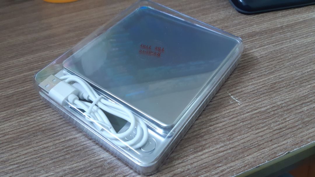 mình mua chơi thôi chứ ko cân gì cả. cân tự tắt nếu ko dùng. pin sạc. mình mua chơi thôi chứ ko cân gì cả. cân tự tắt nếu ko dùng. pin sạc.