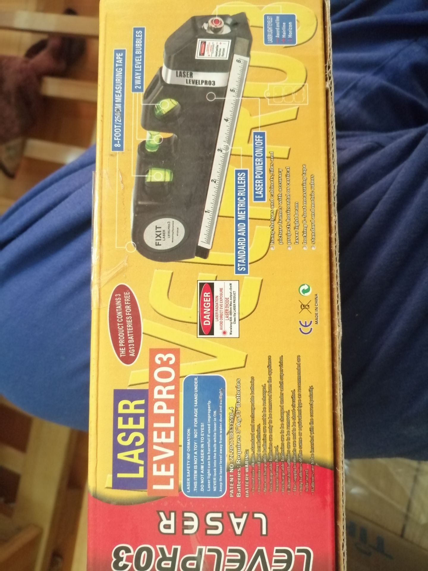 Tôi mua 3 sản phẩm của shop thấy hài lòng cả 3. Tuy là chưa thật hoàn hảo nhưng là hàng giá rẻ nên ko thể đòi hỏi cao. Về thước này tôi ko biết đắt hay rẻ nhưng cảm nhận ban đầu hơi hàng mã chút. Lớp sơn nhũ khắc vạch thước hơi lởm. Dùng ko cẩn thân  dễ bị xước, mờ chữ. Tổng thể thì chấp nhận được