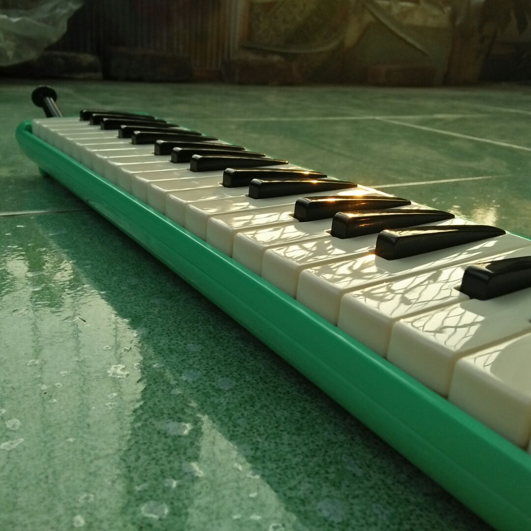 giao hàng nhanh, sp đúng như hình, dễ sài!!!
về sp thì sao ống thổi nó hơi ngắn :vvvv với không phải loại chốt cắm vuông góc nên khi dùng ống dài hơi khó chịu vì dây ngắn.